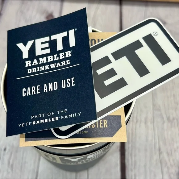 YETI Rambler 20 oz Tumbler-NAVY- NEW - Picture 11 of 11